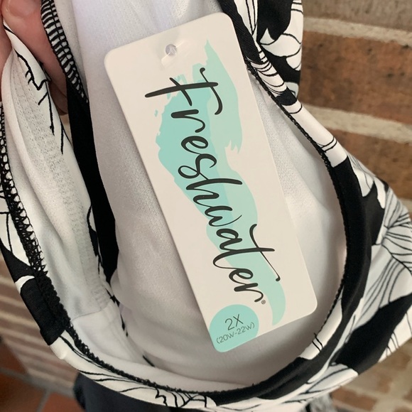 NWT Women’s Plus Size FRESHWATER One Piece Swimsuit, Black/White, 2X (20-22) - Picture 6 of 10